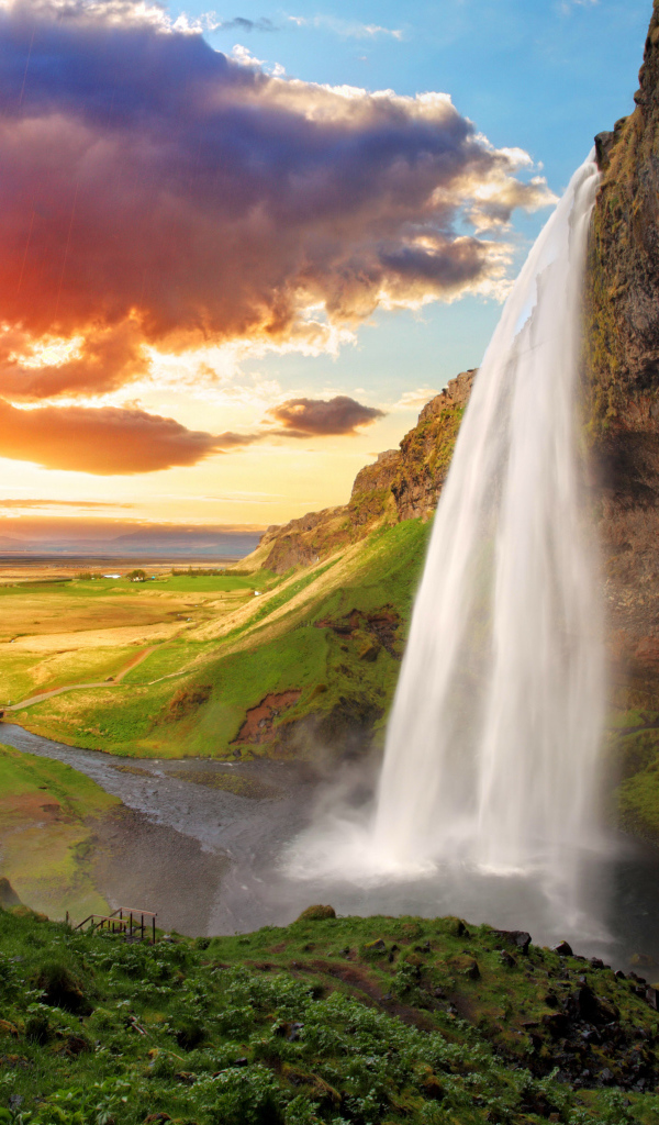 Красивый вид на водопад Сельяландсфосс, Исландия