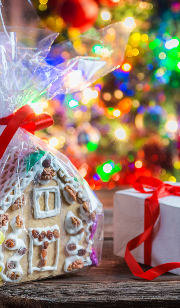 Имбирный красивый домик с подарком на новый год 