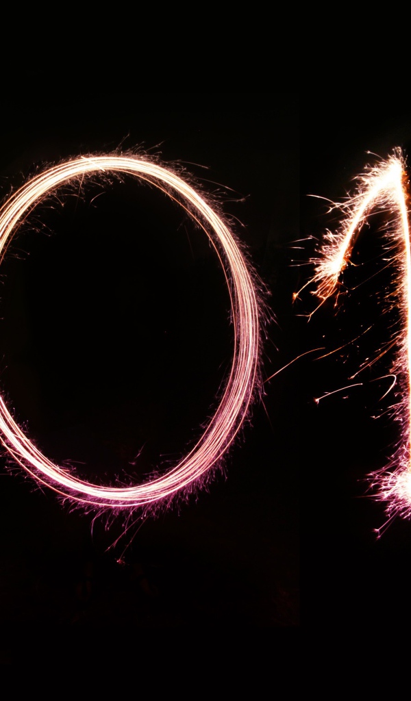 Светящиеся цифры 2019 на черном фоне на Новый год 