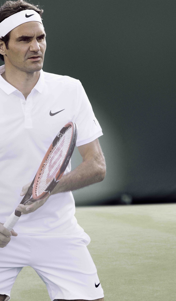 Популярный теннисист  Роджер Федерер на корте