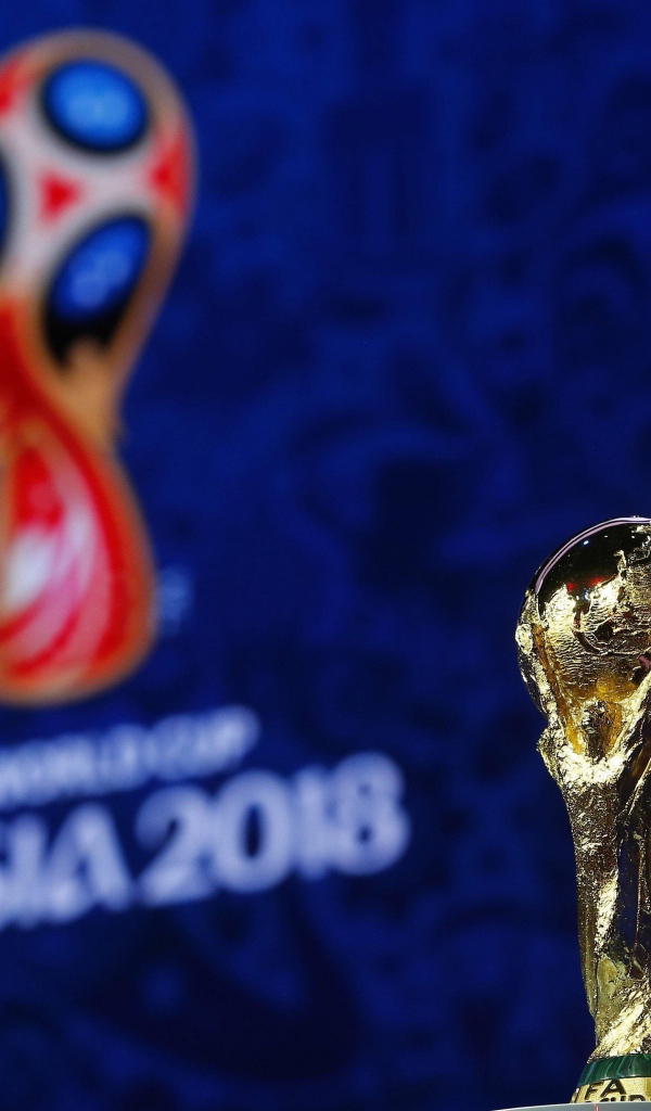 Кубок чемпионата мира по футболу в России 2018 на синем фоне