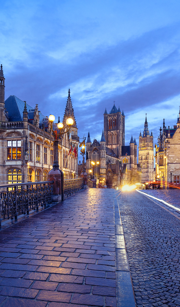 Мост и старинные дома в городе Гент, Бельгия