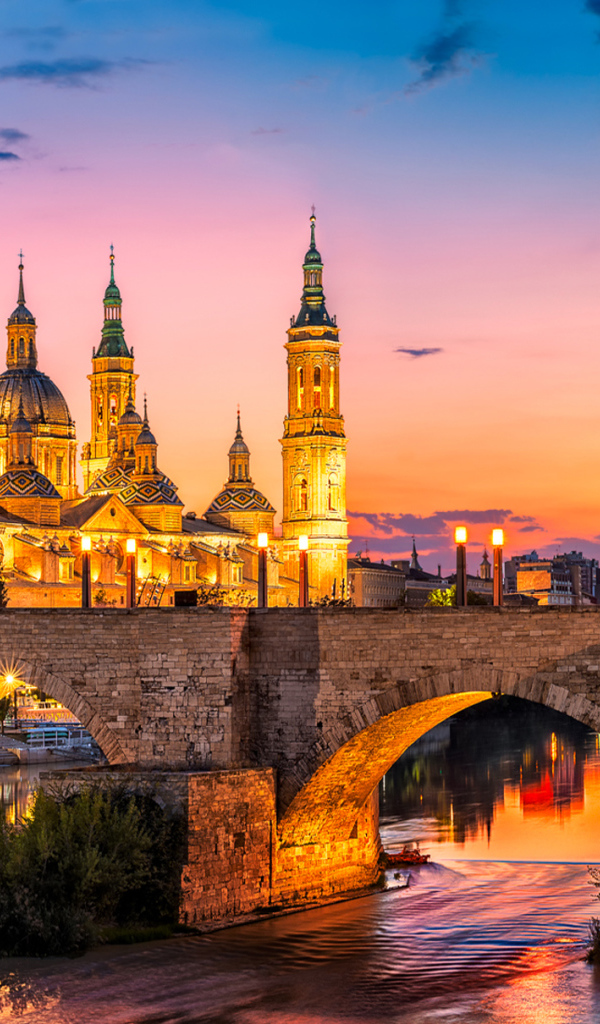 Мост у храма Нуэстра-Синьора-дель-Пилар, Сарагос. Испания