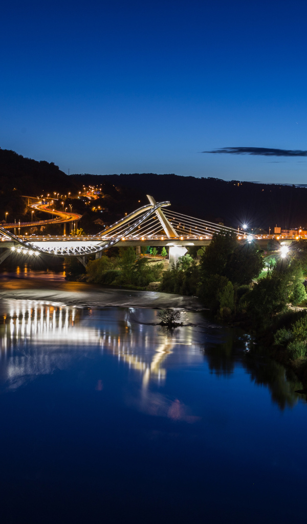 Ночной мост над рекой, Испания