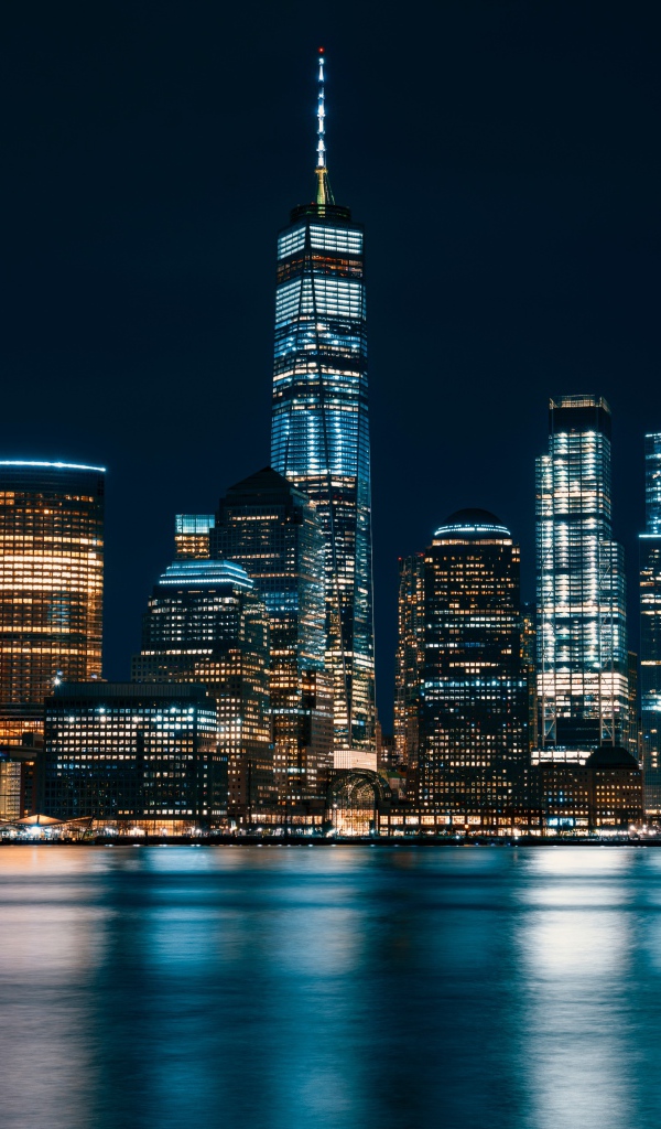 Ночные небоскребы у воды, Нью-Джерси. США