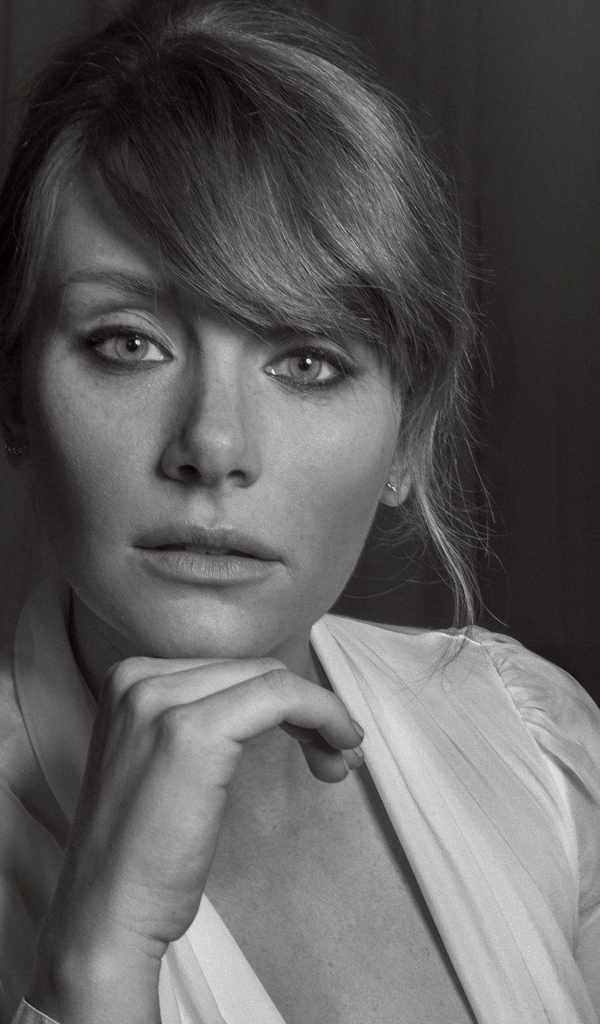 Актриса Брайс Даллас черно - белое фото