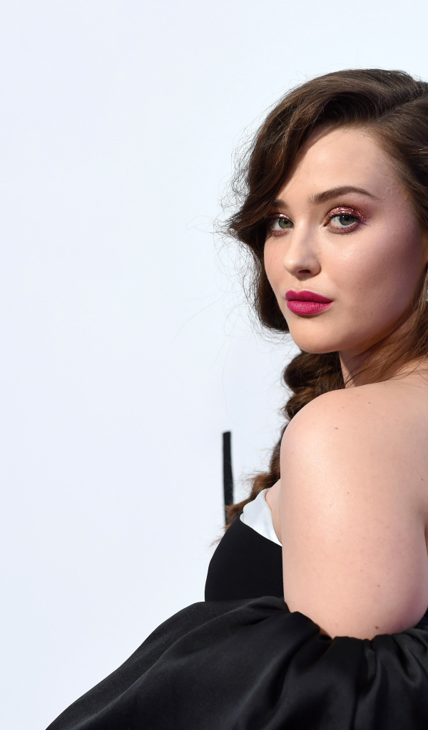 Актриса Кэтрин Лэнгфорд вид сбоку