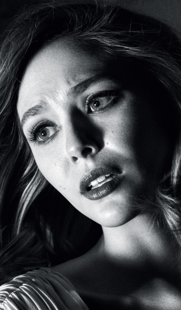 Актриса Элизабет Олсен черно белое фото