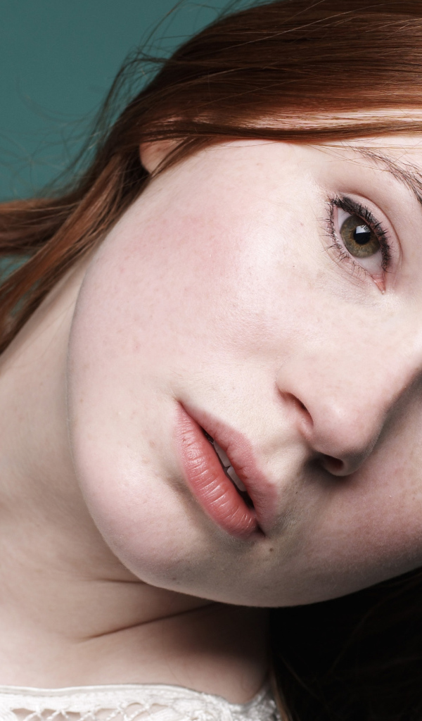 Актриса Карен Гиллан фото крупным планом