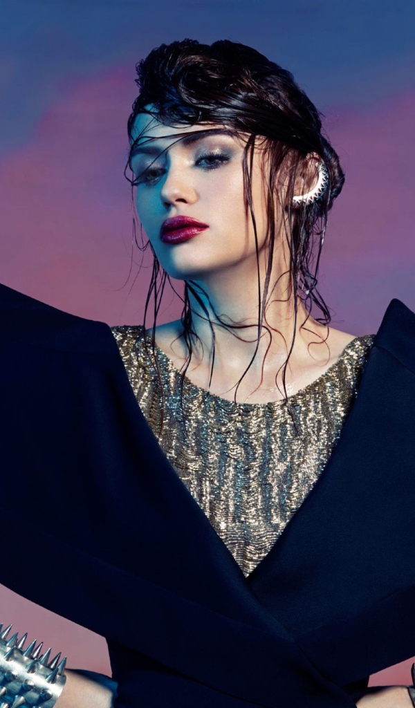 Американская актриса Холланд Роден в красивом платье 