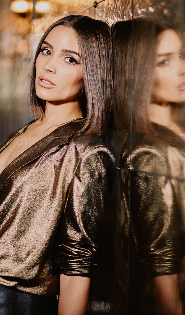 Американская модель, актриса Оливия Калпо в красивом наряде