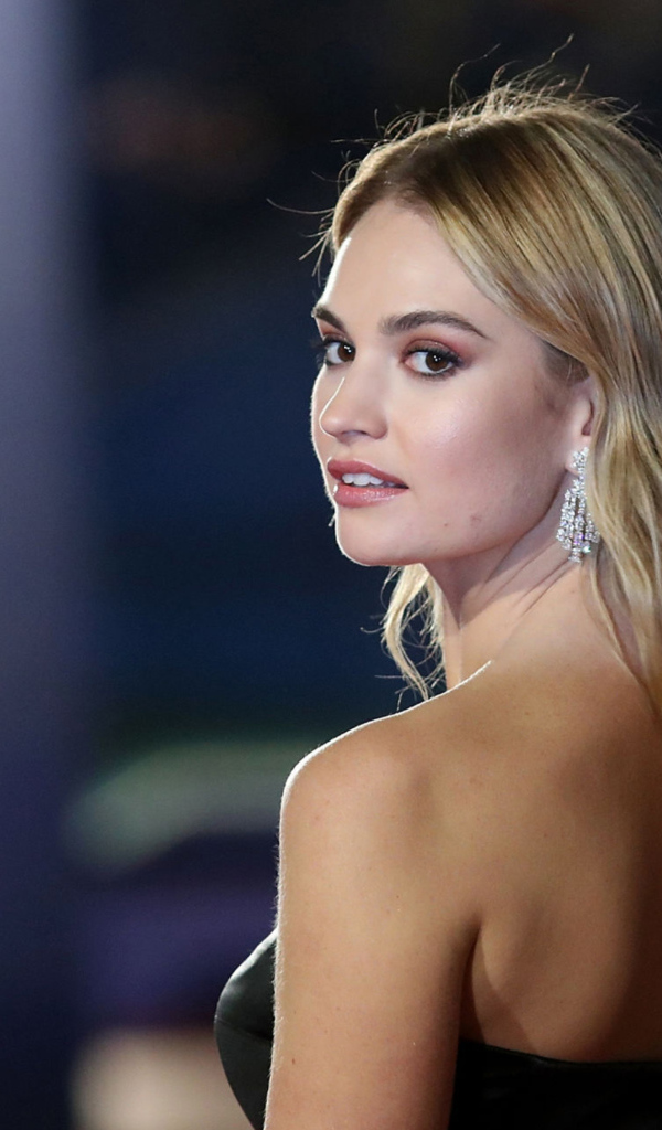 Красивая британская актриса Лили Джеймс