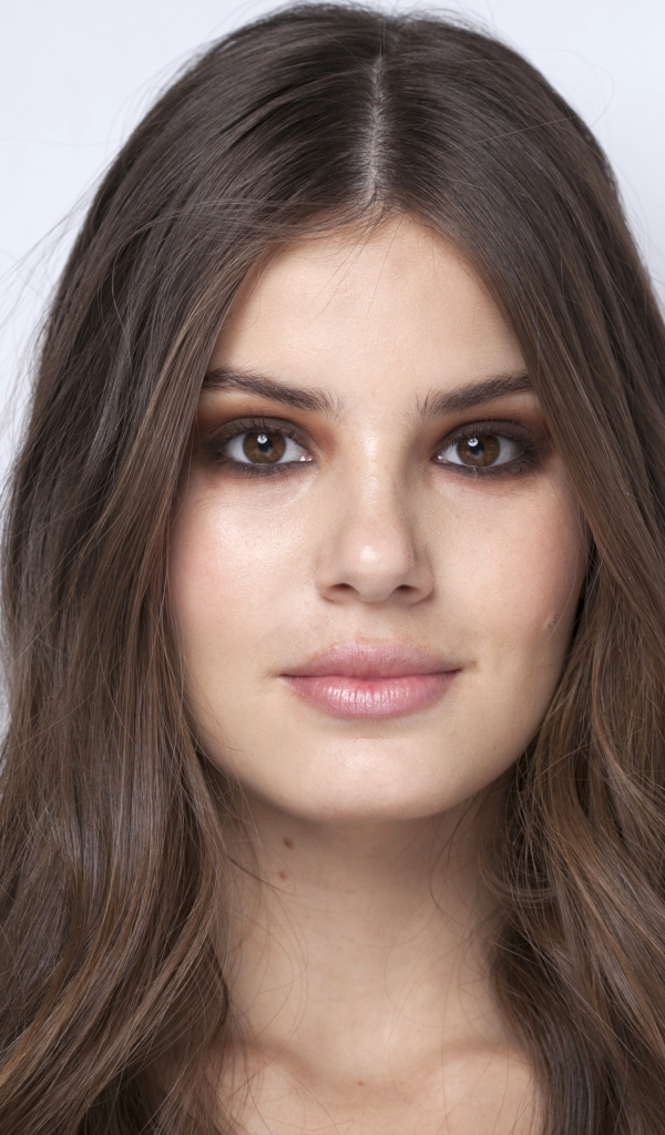 Красивая актриса Камила Кейроз