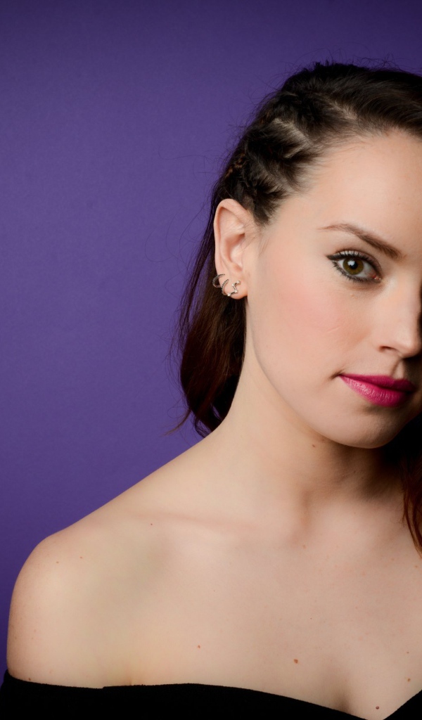 Красивая актриса Дэйзи Ридли