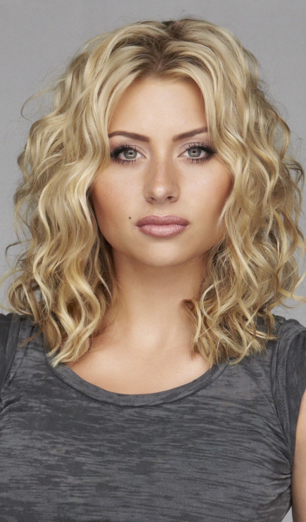 Красивая блондинка, актриса Эли Мишалка