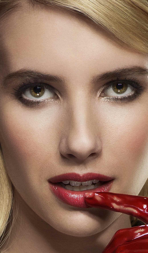 Красивая блондинка актриса Эмма Робертс