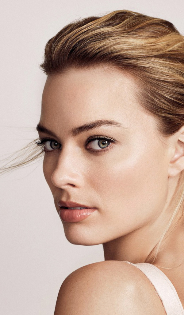 Красивая нежная девушка, актриса Марго Робби