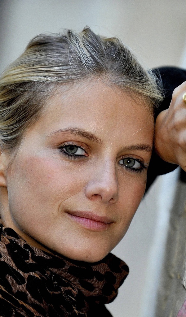 Красивая зеленоглазая актриса Мелани Лоран