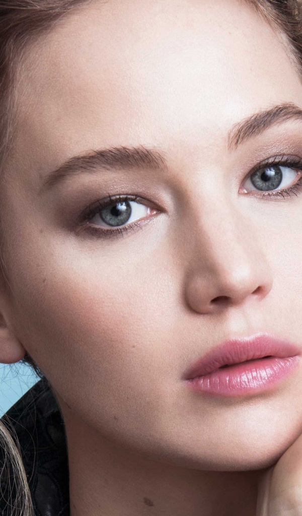 Голубоглазая нежная девушка, актриса Дженнифер Лоуренс