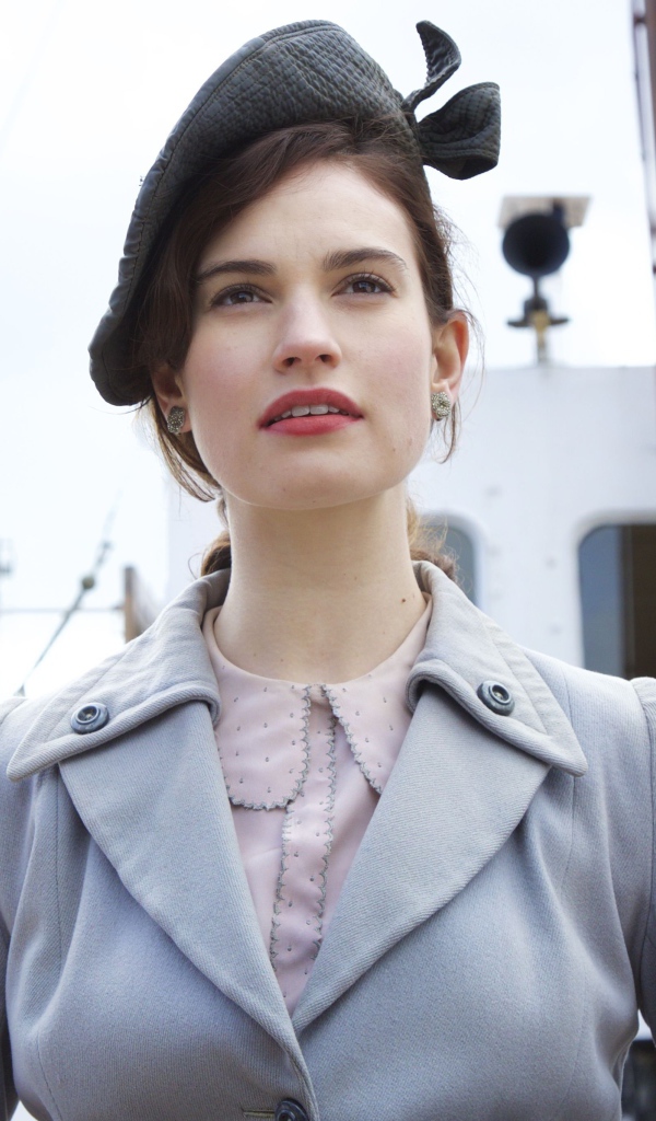 Британская актриса Лили Джеймс в роли