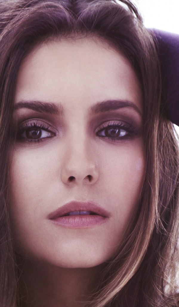 Канадская актриса Нина Добрев