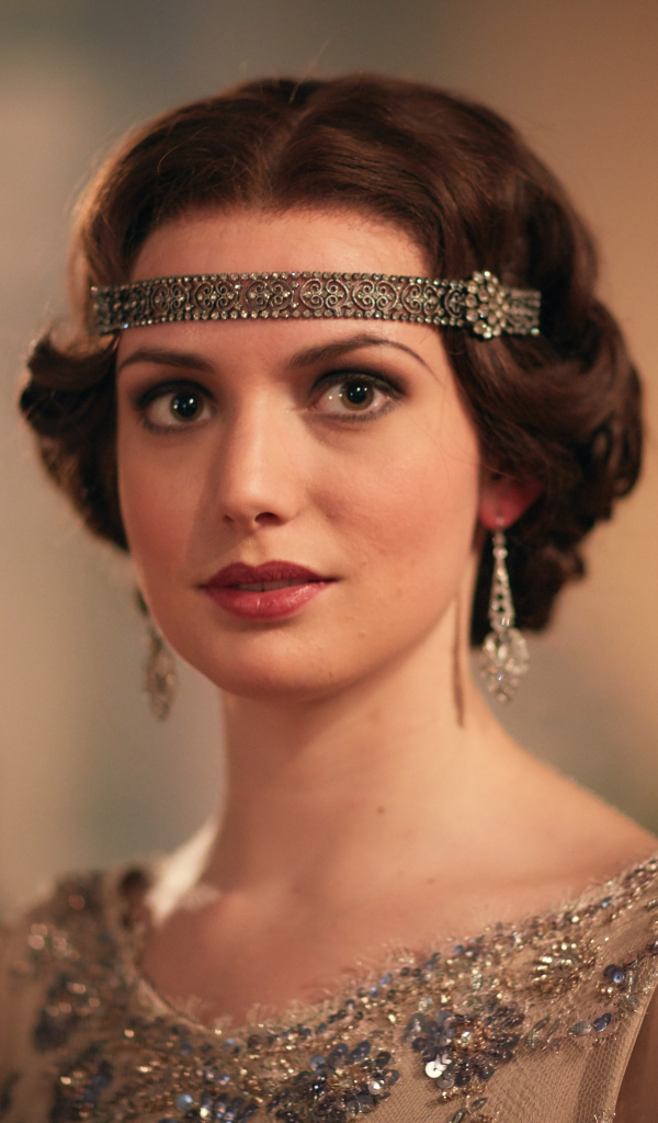 Голландская актриса Гайте Янсен с украшением в волосах 