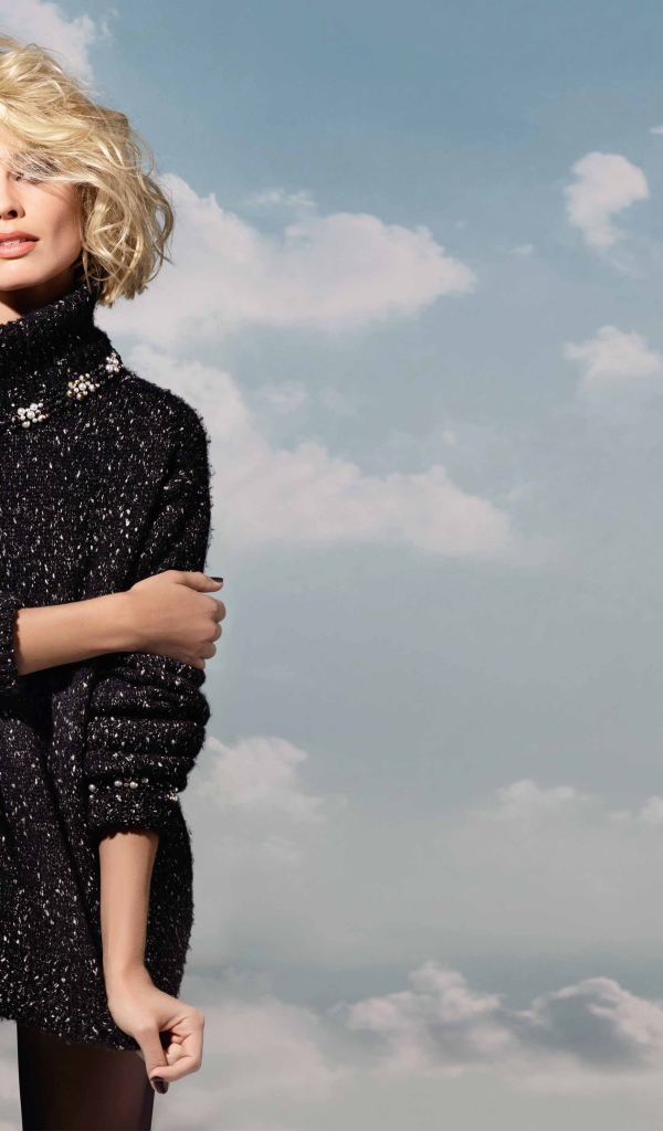 Эффектная блондинка актриса Марго Робби