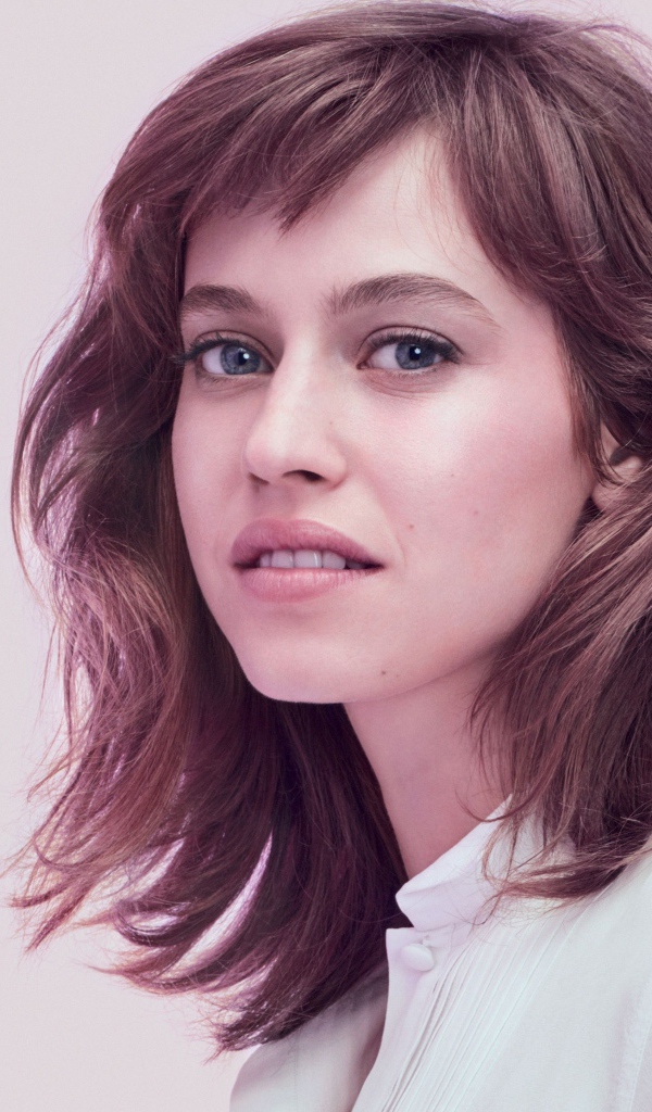 Французская актриса  Лу де Лааж