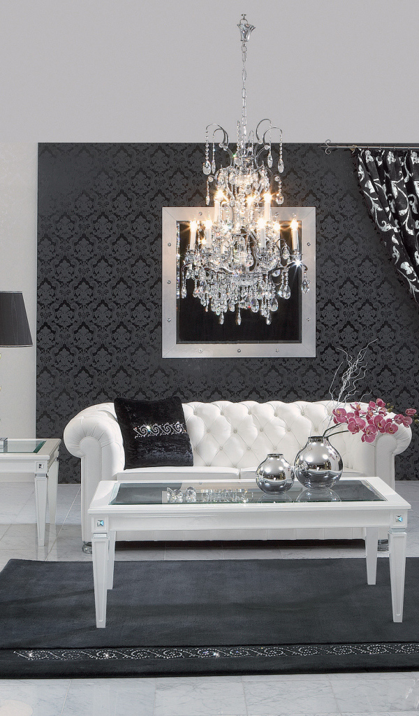 Living room in gray tones with a large crystal chandelier