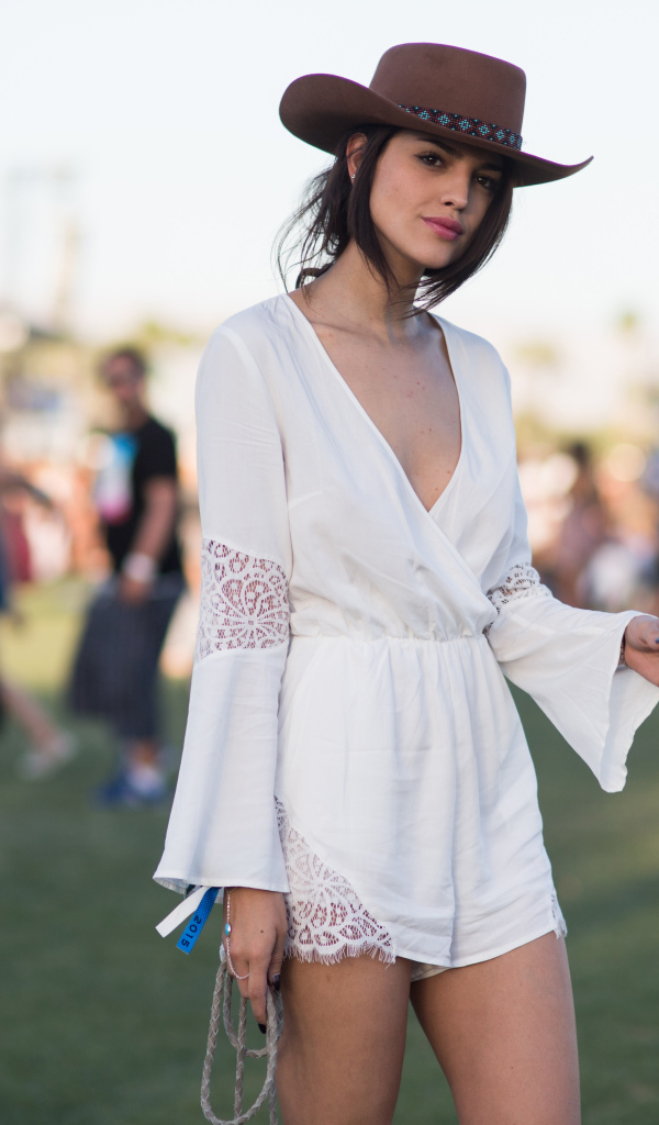 Мексиканская актриса Эйса Гонсалес в ковбойской шляпе 