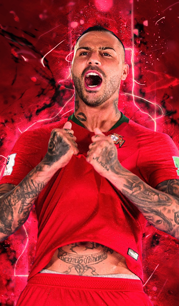 Португальский футболист Рикарду Куарежма на красном фоне