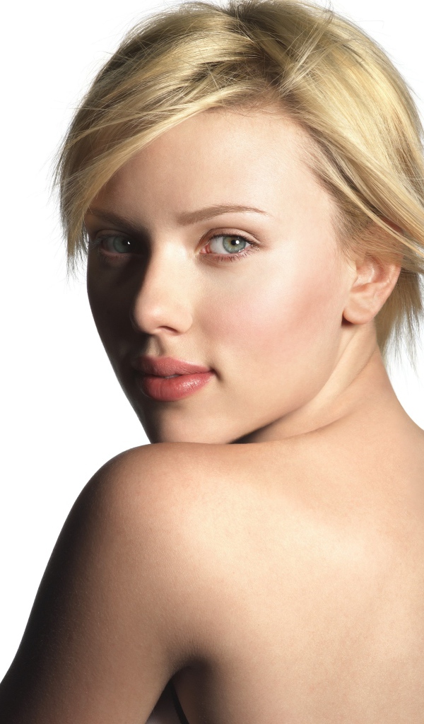 Нежная блондинка актриса Скарлетт Йоханссон