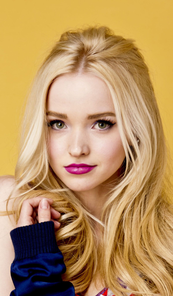 Молодая яркая девушка, актриса Дав Кэмерон