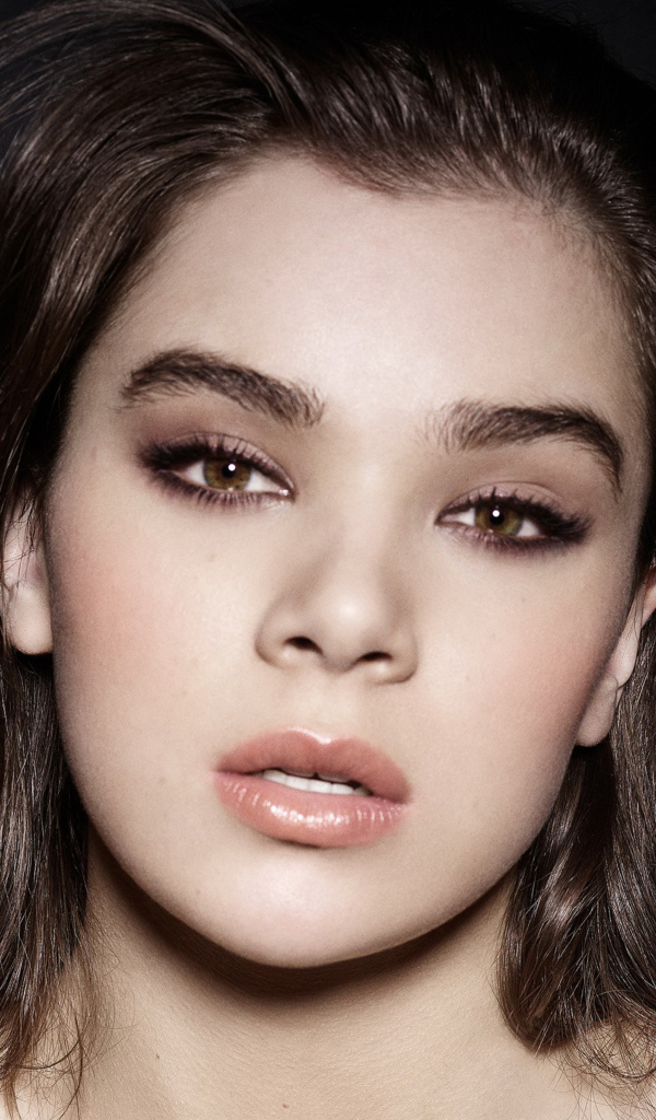 Молодая нежная актриса Хейли Стейнфилд