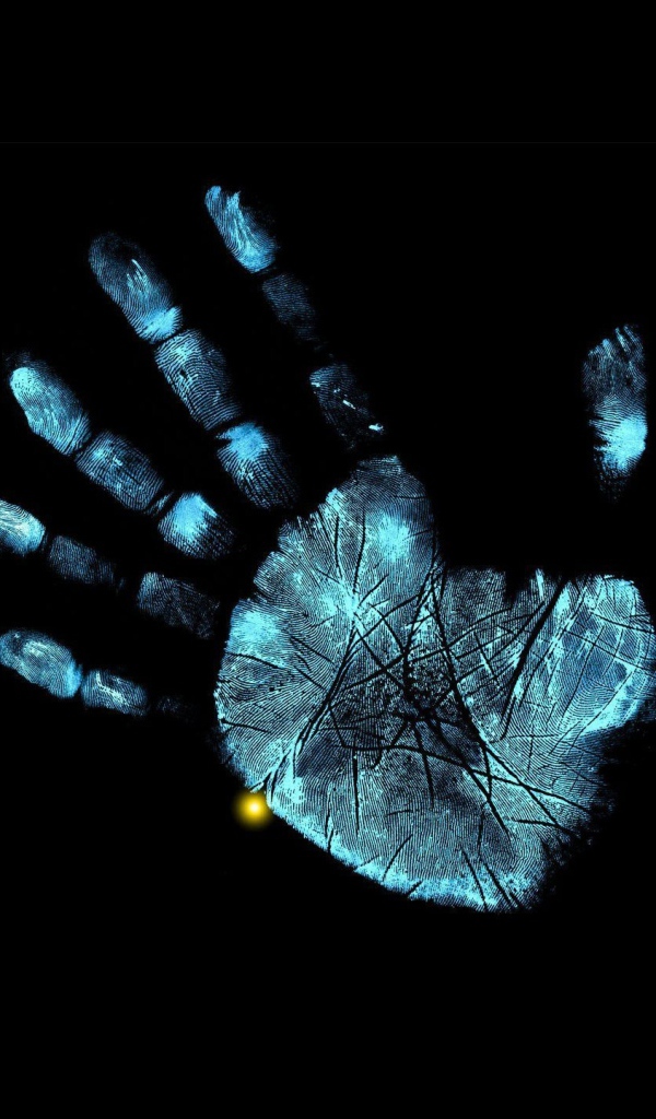 Отпечаток руки на черном фоне