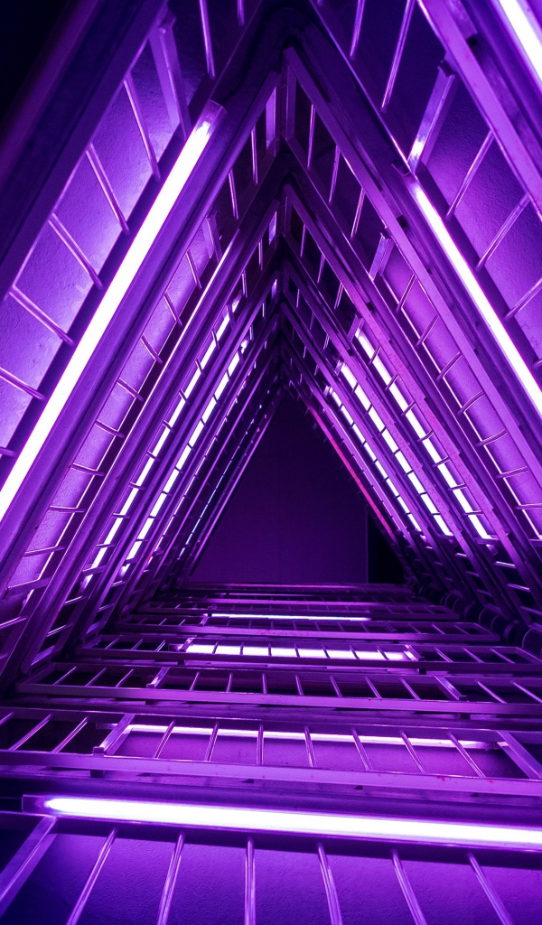 Неоновая подсветка на перилах лестницы