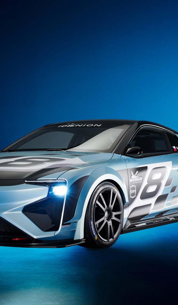 Спортивный автомобиль Gumpert Nathalie Race 2019 года на синем фоне