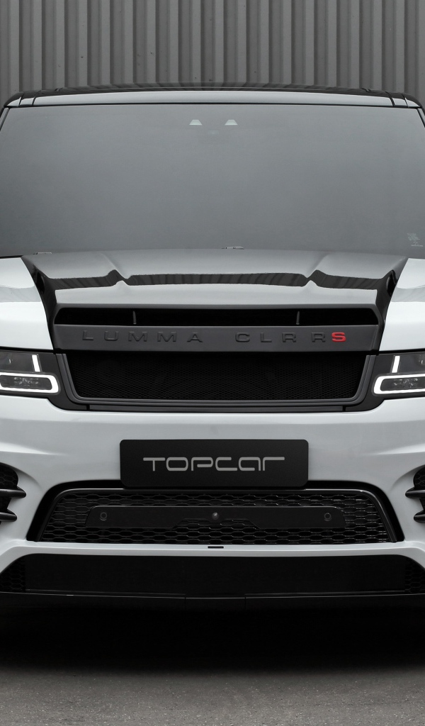 Внедорожник Lumma CLR RS 2019 года на фоне серой стены