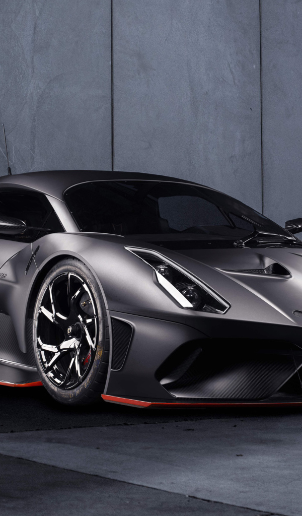 Серебристый спортивный автомобиль Brabham BT62 Road  2019 года