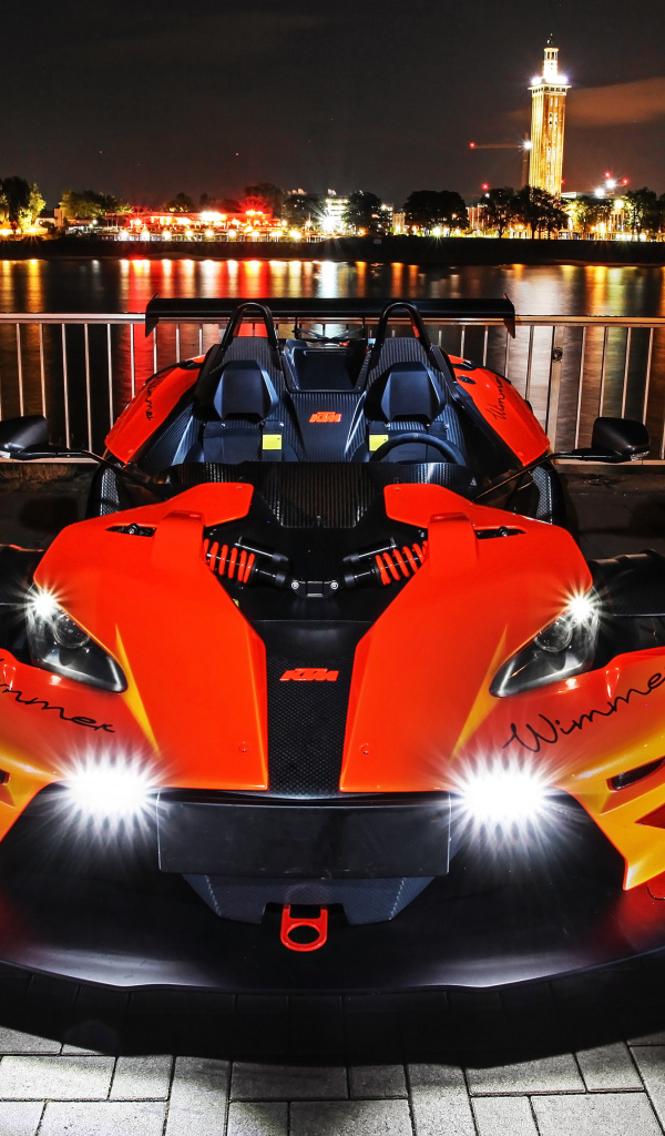 Оранжевый гоночный автомобиль Wimmer RS KTM X-Bow R, 2019 года