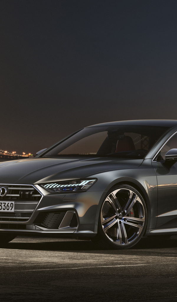 Автомобиль Audi S7 Sportback TDI 2019 у реки