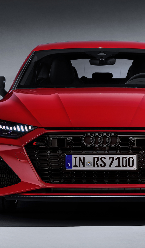 Красный автомобиль Audi RS 7 Sportback 2019 года вид спереди