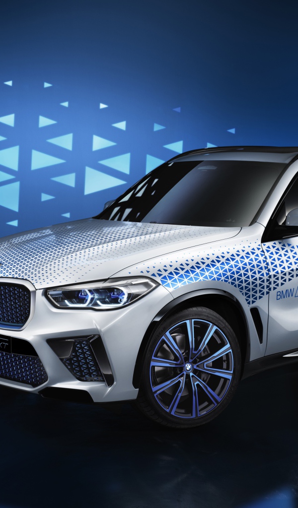 Автомобиль BMW I Hydrogen NEXT 2019  года на синем фоне