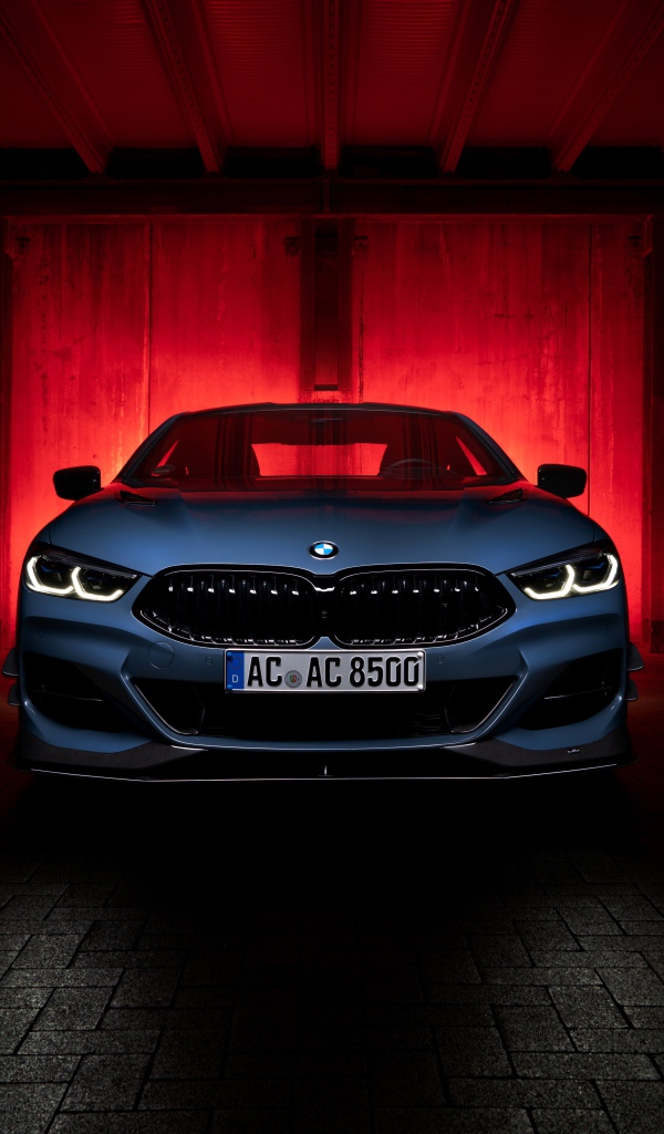 Автомобиль BMW I8  в гараже