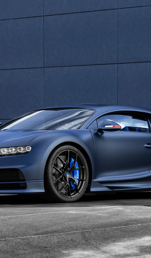 Спортивный автомобиль Bugatti Chiron 2019 года