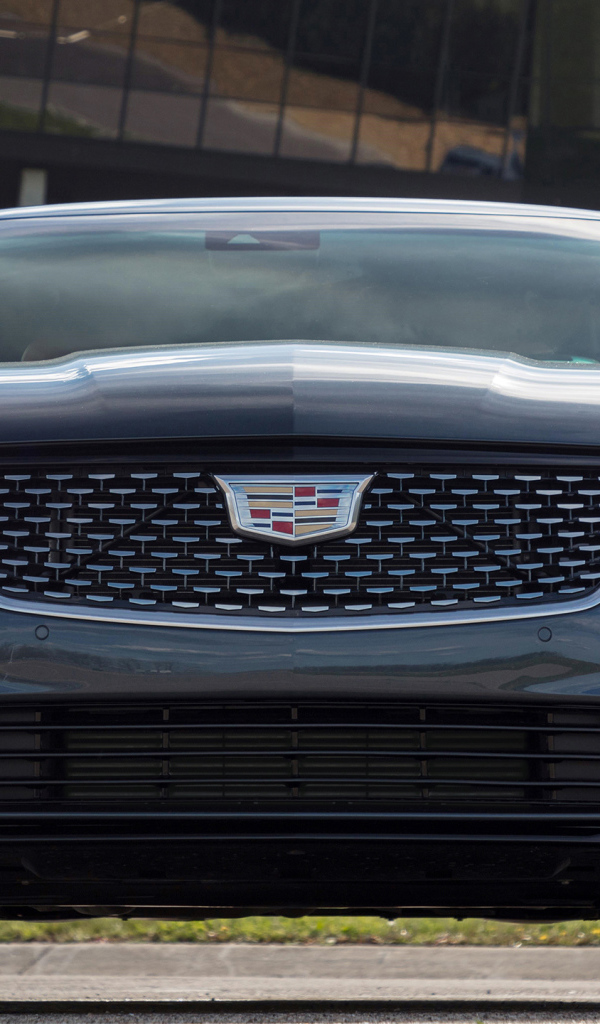 Черный стильный автомобиль Cadillac CT4 Premium Luxury, 2020 года