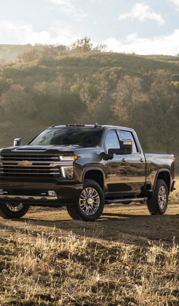 Черный автомобиль пикап Chevrolet Silverado