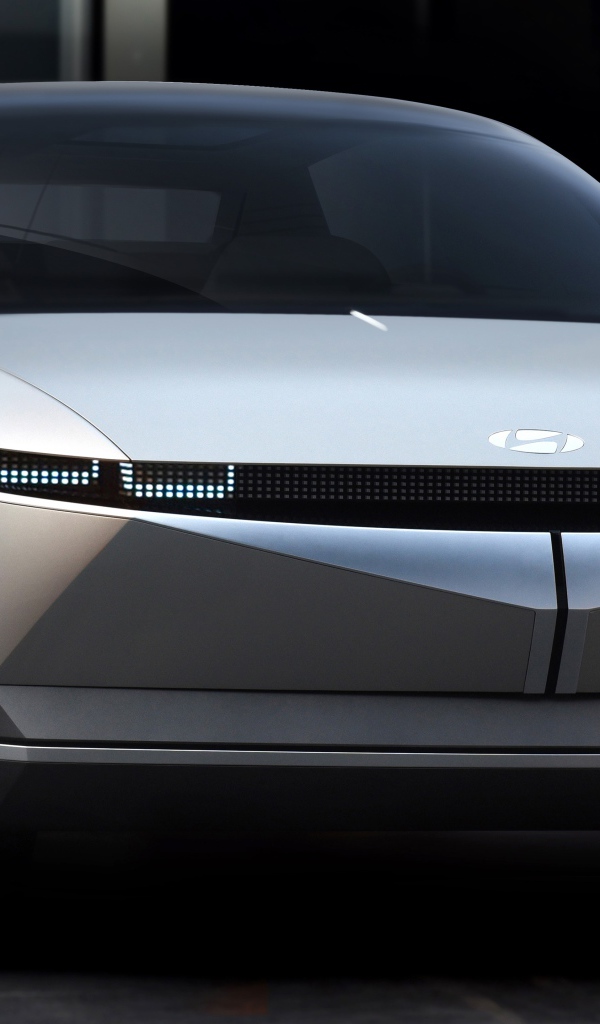 Серый автомобиль Hyundai 45 EV Concept 2019 года