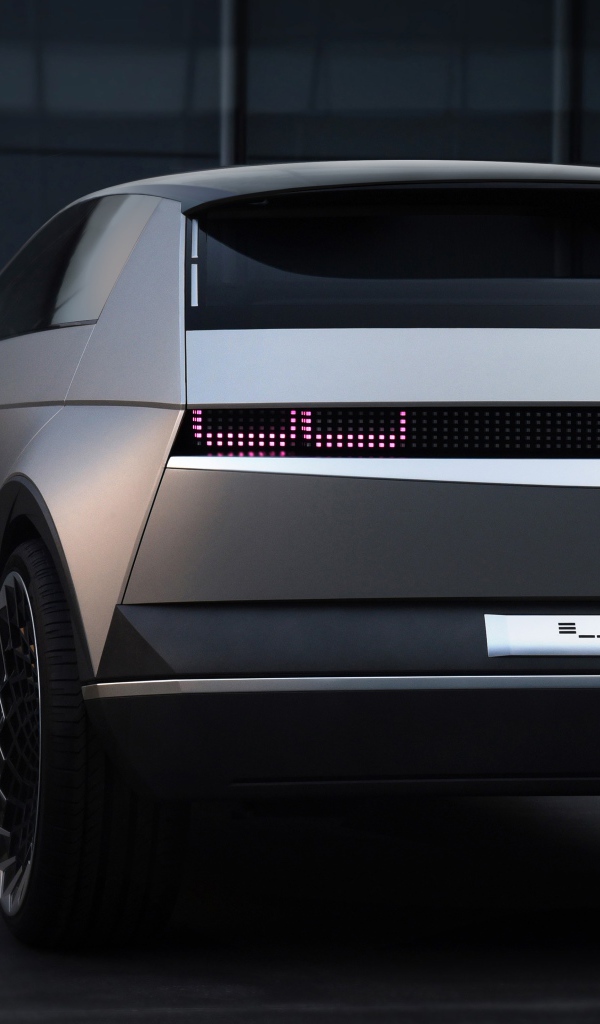 Автомобиль Hyundai 45 EV Concept 2019 года вид сзади