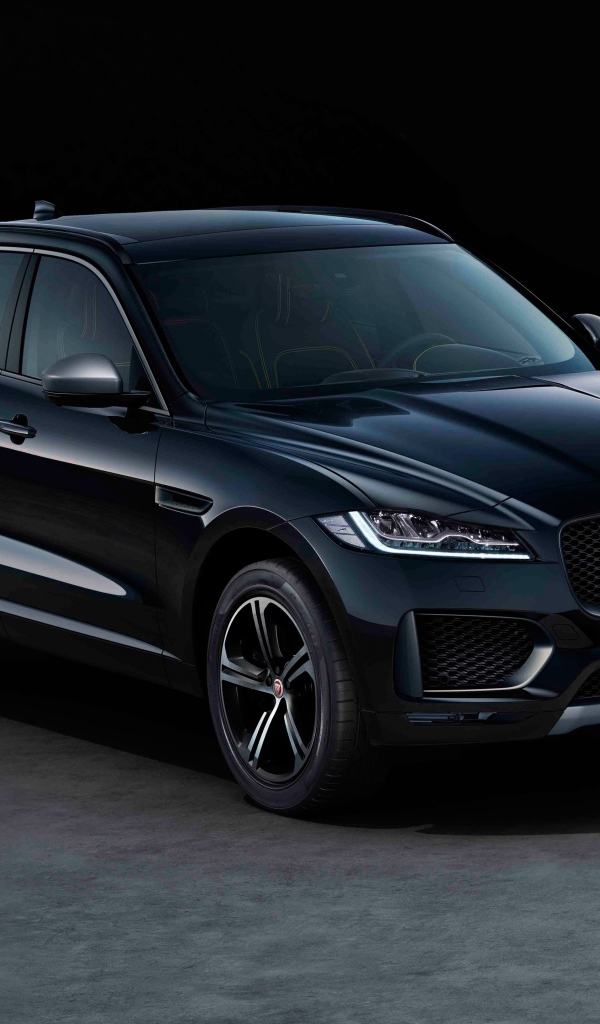 Черный стильный Jaguar F-Pace 300 Sport 2019 года